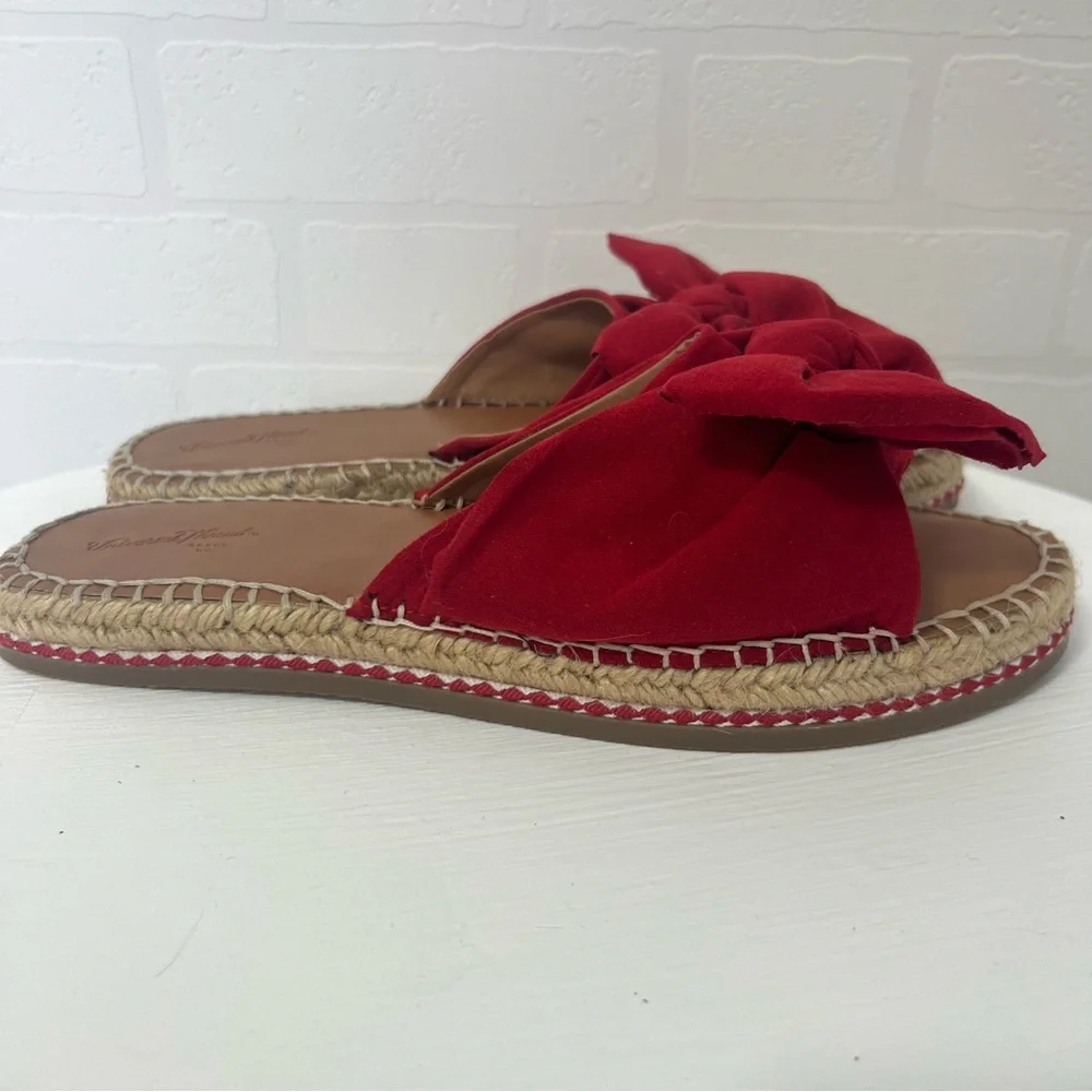Universal Thread Target Red Bow Slip-On Espadrille Sandals Size 9